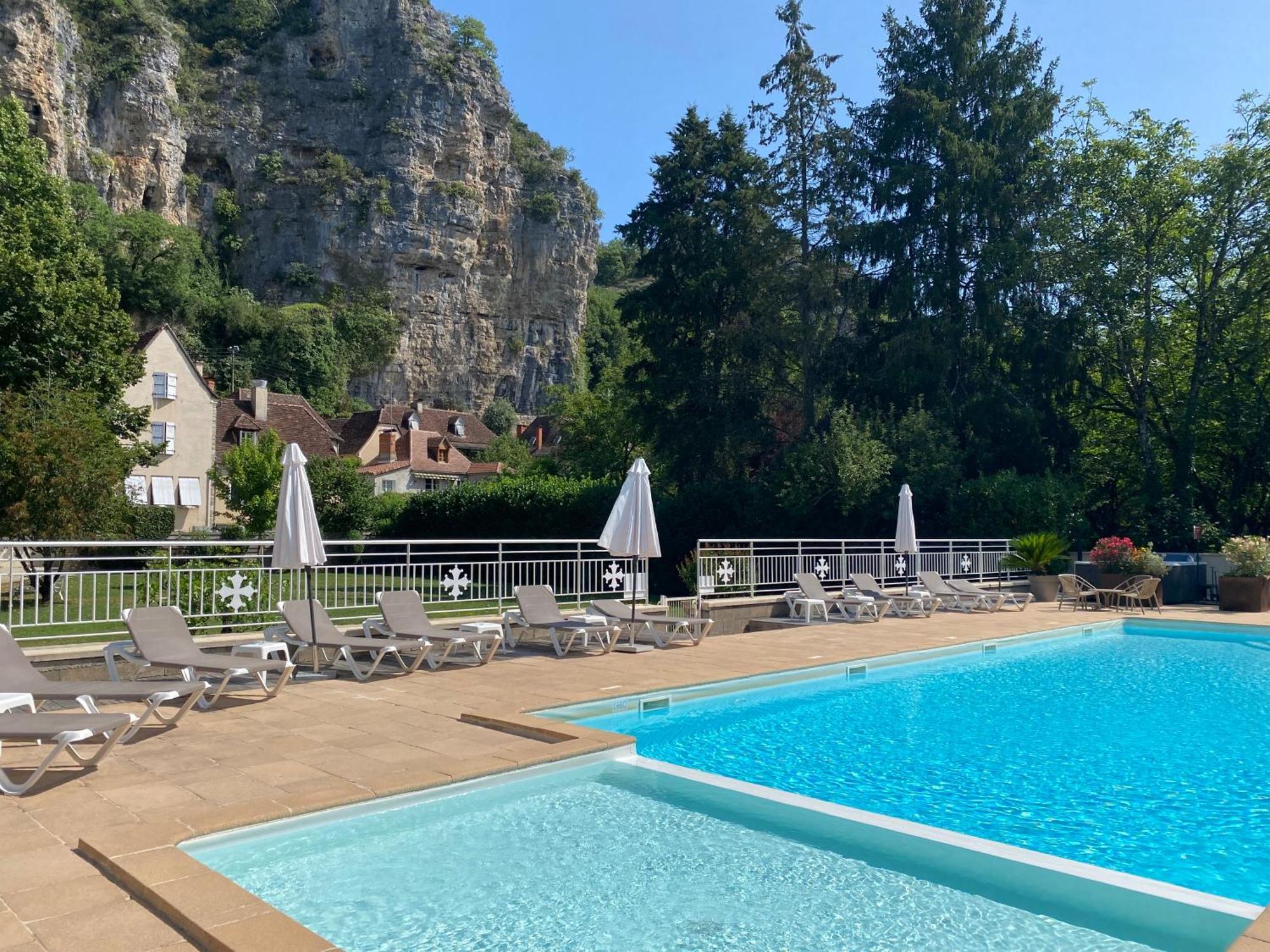 Logis Hotels - Hotel Restaurant Domaine Les Falaises 马特尔 外观 照片