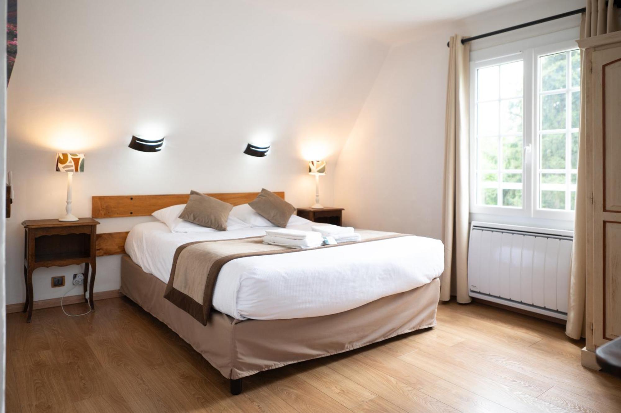 Logis Hotels - Hotel Restaurant Domaine Les Falaises 马特尔 外观 照片