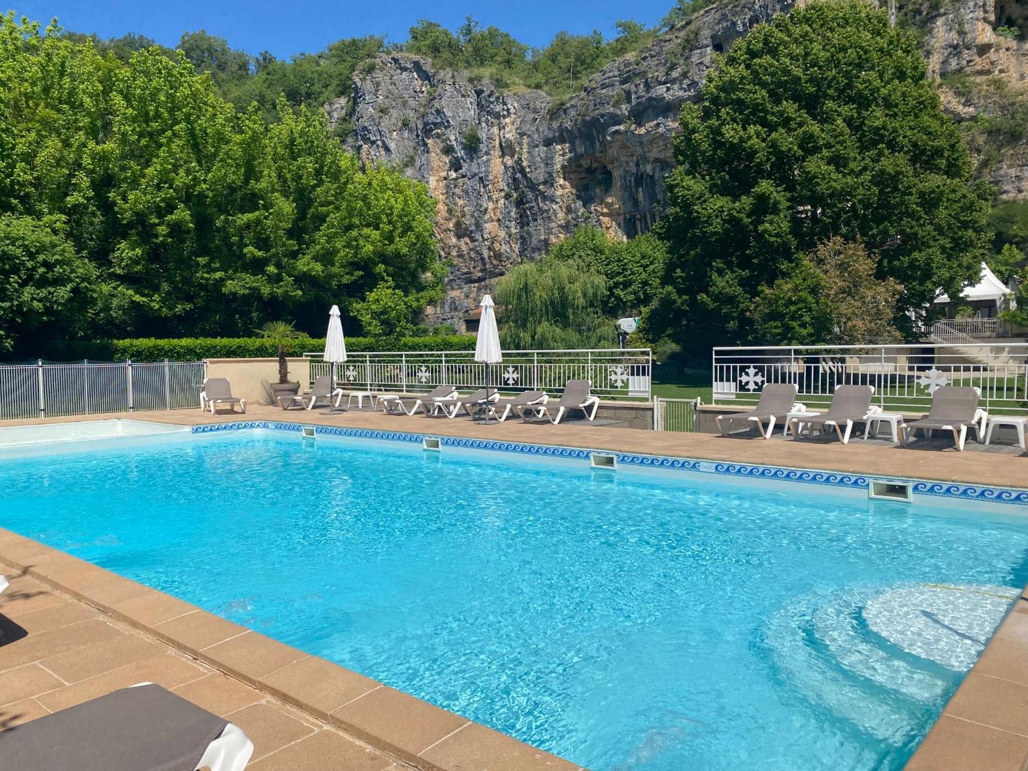 Logis Hotels - Hotel Restaurant Domaine Les Falaises 马特尔 外观 照片