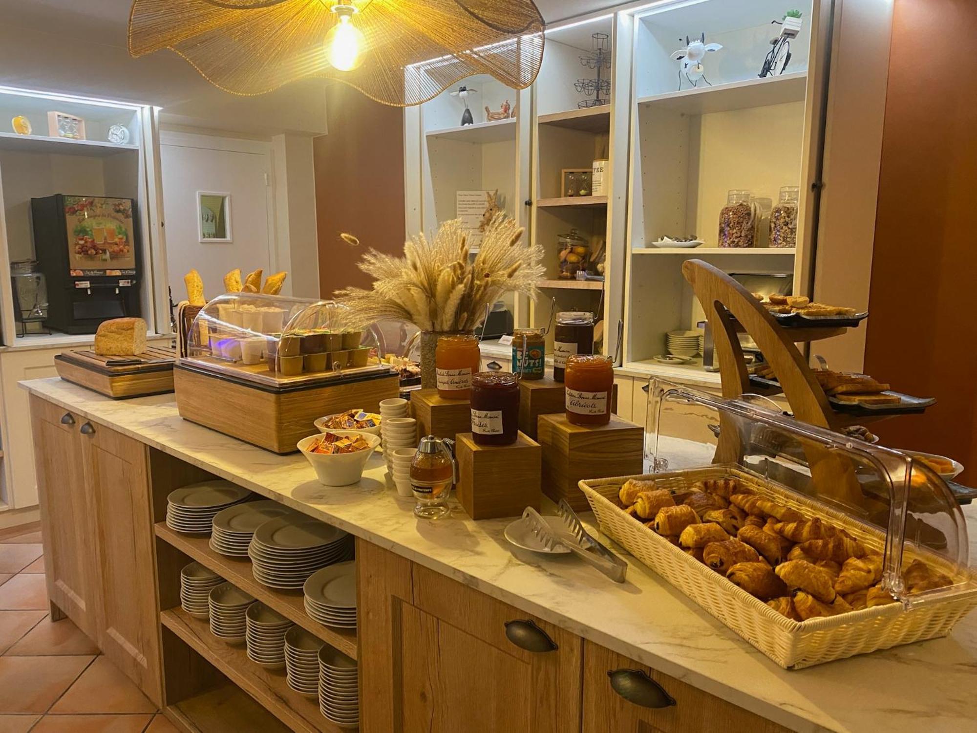 Logis Hotels - Hotel Restaurant Domaine Les Falaises 马特尔 外观 照片